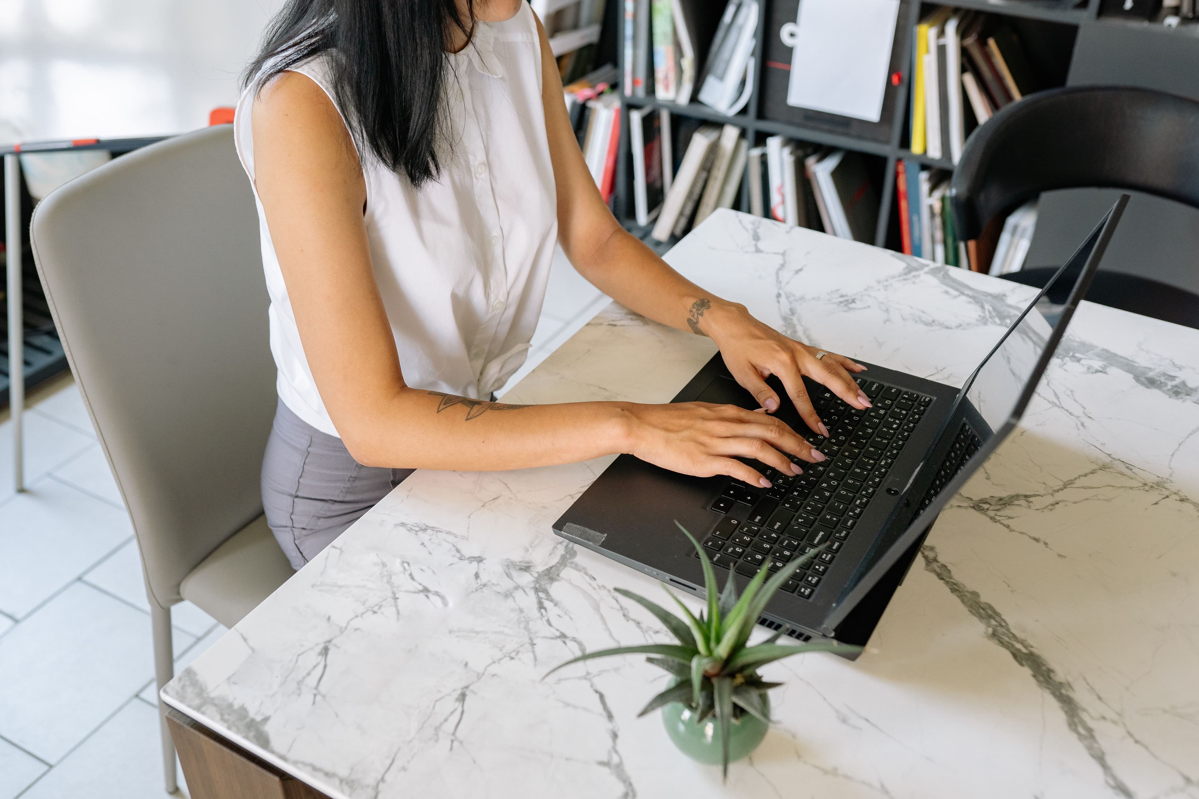 Virtual assistant vs executive assistant: what's the difference?